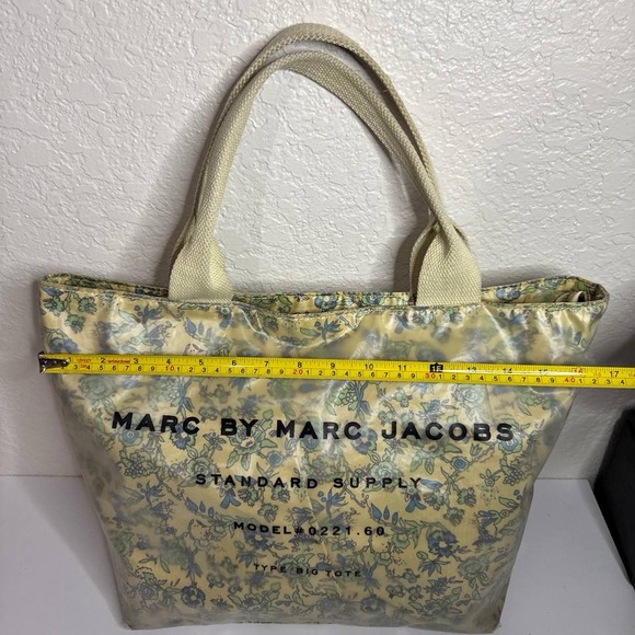 Marc By Marc Jacobs Standard Supply Flowers Print PVC Big Tote Bag - Picture 2 of 12